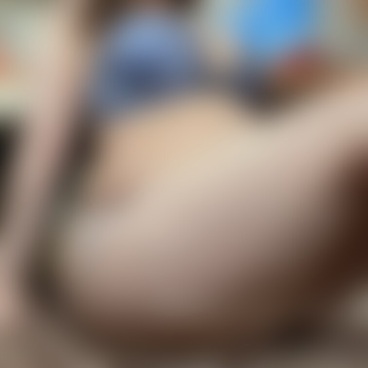 んー？どうしたの？そんなに見つめて、なにかして欲しいの？🤭
