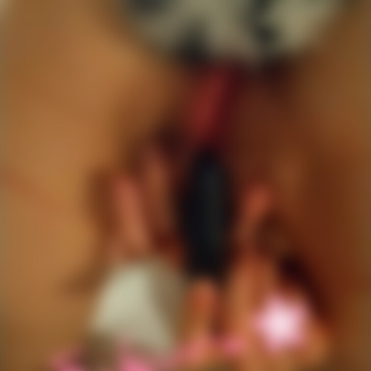 四つん這いでオナニー♥
