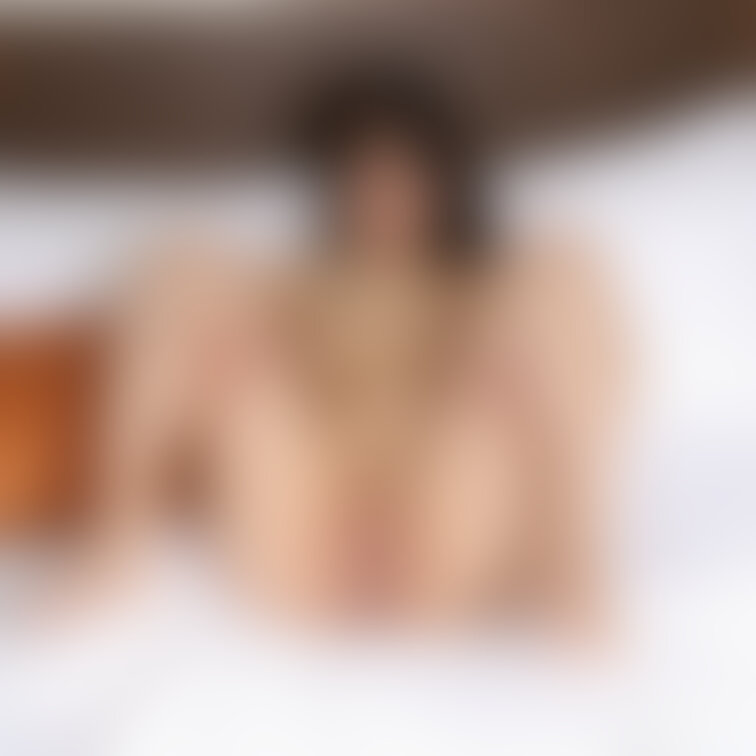 #018_MIYU
MIYUちゃんの「まっぱで放尿見てください」（15/25ページ）

23歳の大学生MIYUちゃ