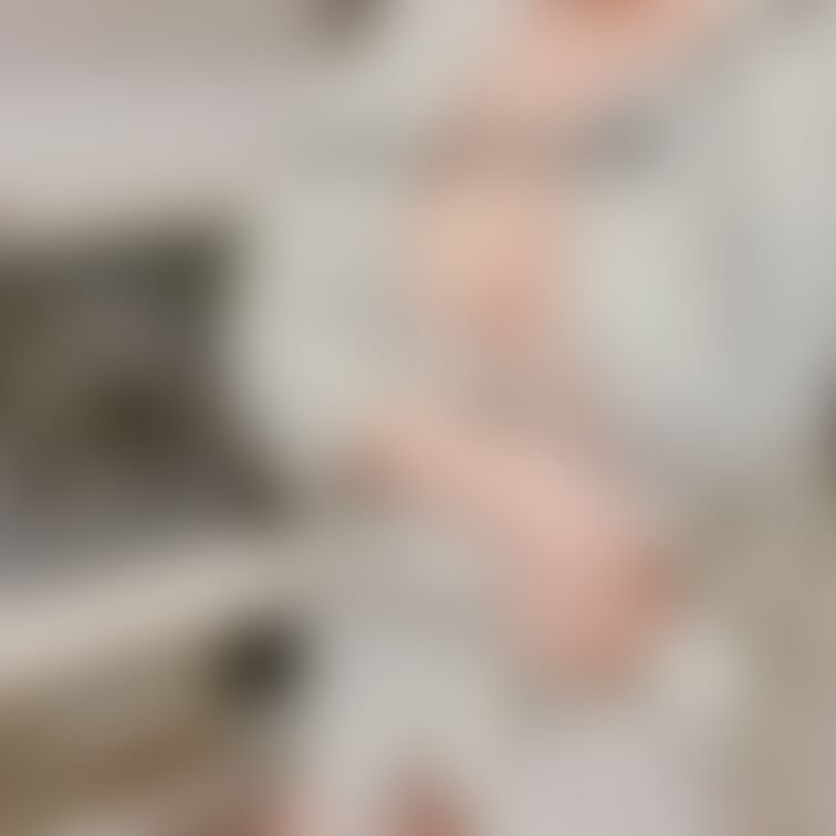 おはよ💕

今日は雨で寒いみたいだね💦
みんな風邪ひかないように気をつけてね🥺

パンツ履いてるでしょうか？🤭