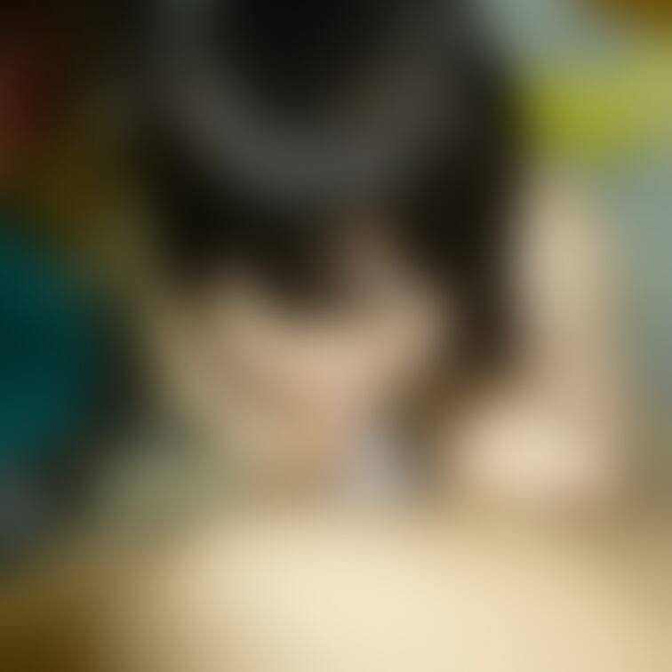 ぽちゃ子のフェラ。
すっぴんだけど、顔はまあまあ可愛い。
複数でおもちゃのように回しても、最後はニコッてして