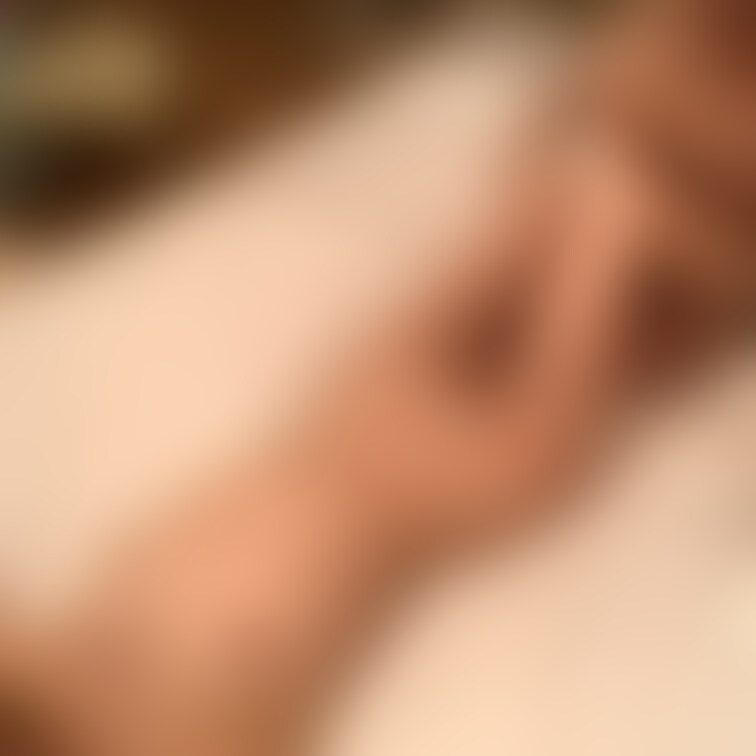 おっぱいマッサージからの愛液たっぷりオマンコを手マンで責められる敏感すぎる素人女性💕