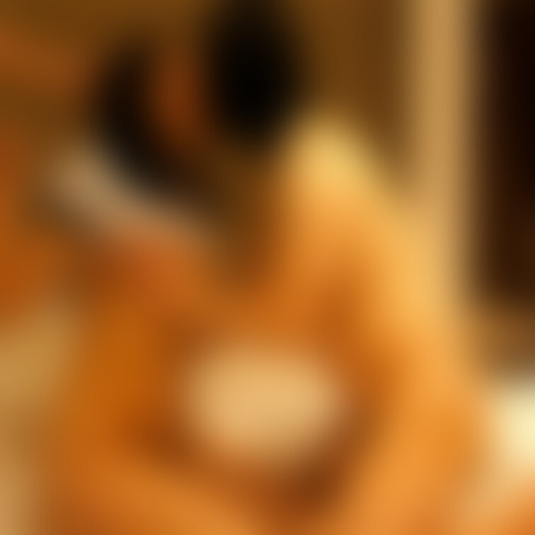<本日の１枚>
初対面の単独さんと、舌を絡めて濃厚なキス。
その間に、旦那 Taka のPを気持ち程度、手コキをして