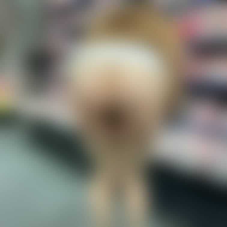 Xの続きです🧡アダルトショップで露出😖🧡ノーブラ、ノーパン、ローター挿入して来ました😖🧡お尻には落書きシールつけて来たの