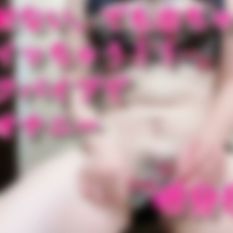暑くてムラムラが我慢できず、
ついに、ト●レでオナニーしちゃいました。

声を出せない環境って、
どうしてこんな