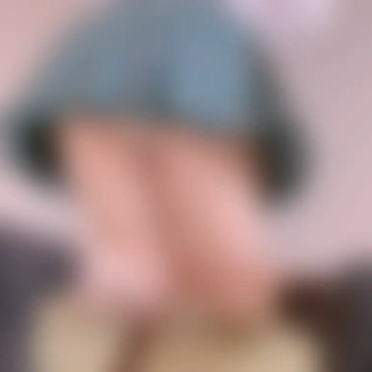 無料投稿した写真のパンチラです😳
ちょっと前屈みになるだけでパンツ丸見え💦