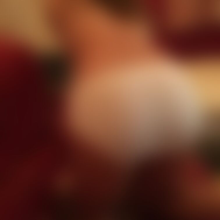 先日お会いした方。
白いパンティ見せてくれました(^^)
既にパンツ一丁😊💦

このあと、お漏らししちゃうんです