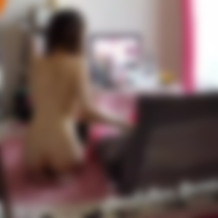 【梨夏】室内覗き映像(笑)
梨夏と璃子の部屋にはIPカメラが設置してあり､常時覗き見る事が出来るようになっています。
日