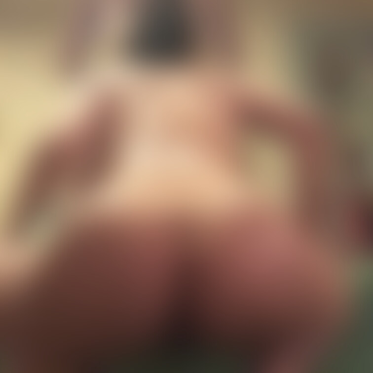 ナイスバディな肉体をしてるのに、四股を踏むようなどすこいフェラチオをかますおばさん。

一滴残らず搾り取られそう。。