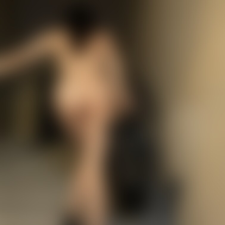 オールヌードにハイヒールが好きです❤️

裸よりも、少しでも何かを身につけていた方が
内面がさらけ出されるようで、