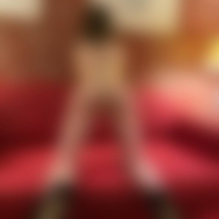 バックスタイル♡
ほぼ裸ですので、見方によってヌケる😍