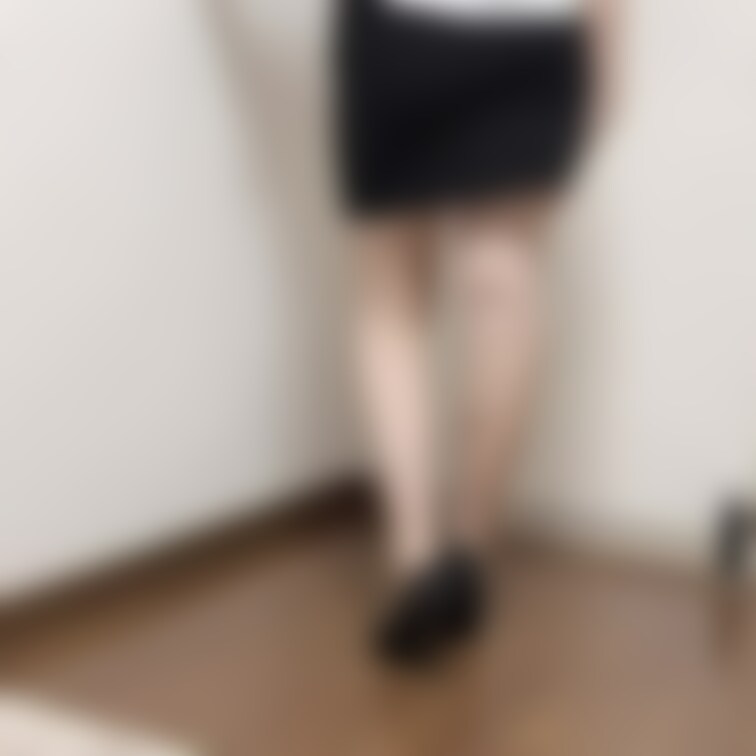 リクエスト頂いていましたM字開脚の後ろ姿です🤗💕
白ブラウスに黒のミニスカートで12cmにピンヒール履いて電マオナニー