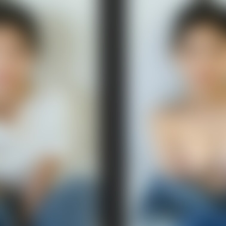 着衣と脱衣を並べた画像です。画像№667