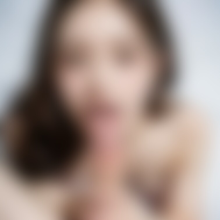 全裸美女がおちんちんを舐めて奉仕フェラ♡