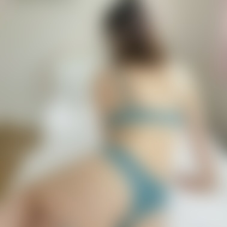 おにゅうの下着お披露目♡ちっつぱいでも感度はいいんです✨
