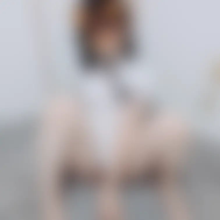 えむじ開脚＆パンツみせ＆でか尻みせ

白のミニチャイナ、どうかな？🐣
丈短すぎてちょっとドキドキ🦊💋
見てくれて