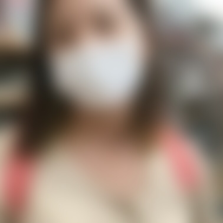 買い物に行ってきた。
マスク姿だとなんかパッとしないけど、まぁ男性スタッフと楽しげに喋る妻見て、ナンパされたらこんな風