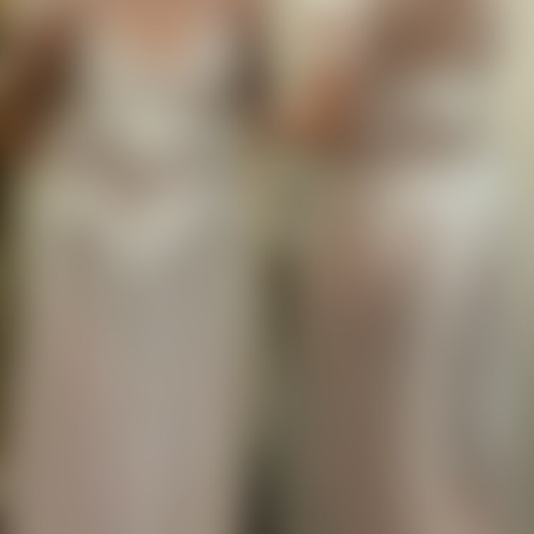 こんな服で玄関に行って、一体何を・・・?
続きは有料プランの方で!