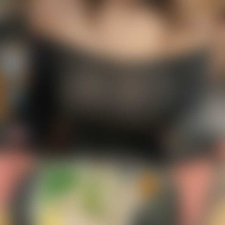 爆乳と生牡蠣❗❗
回りのお客さんも…がん見する衣装で💯
お食事🍻🍻🍻
眺め最高👺👺👺👺