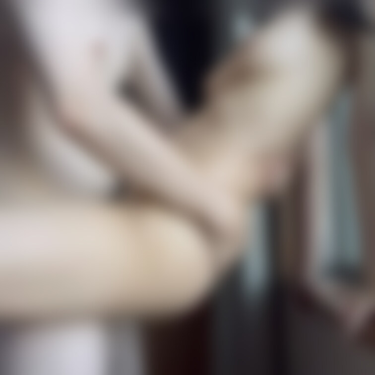 いつもご覧頂きありがとうございます😊
先日動画を撮影してきました！！
外の光が入る部屋でエッチなことをするといつも以