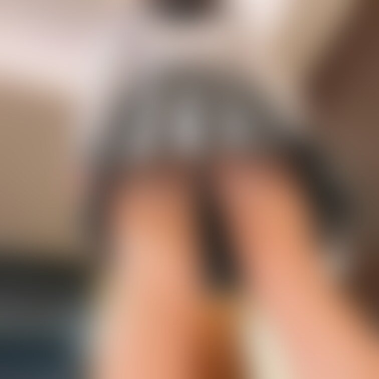 制服女子の白パンツは好きですか？

