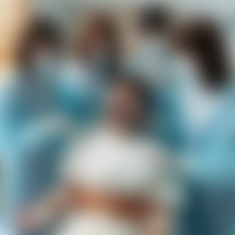 学生に囲まれモルモットにされる患者