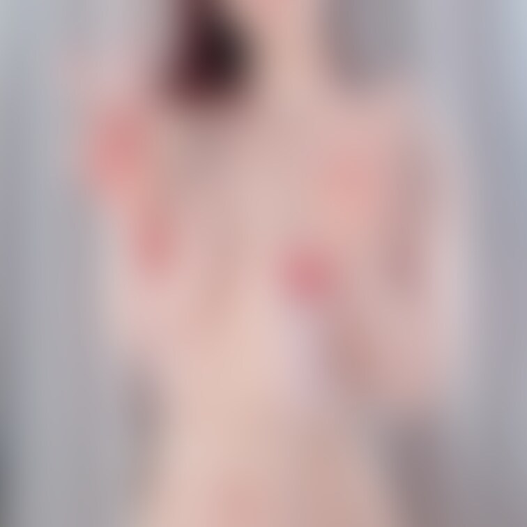 いちごのマイクロビキニ🍓3
乳首が！！！