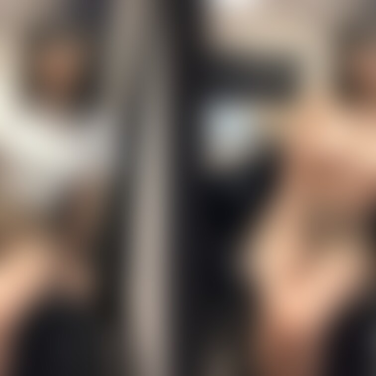 着衣と脱衣を並べた画像です。画像№332 