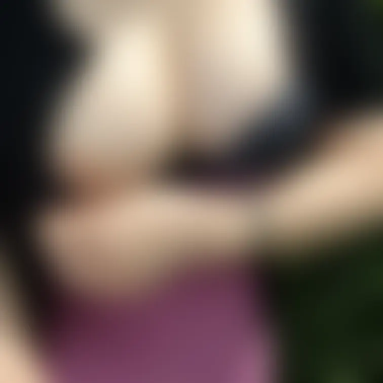 ♥️露出♥️人目を避けて乳首出しチャレンジ

左の乳首を出したら前から人が！
慌てて隠して、通過したあとに
