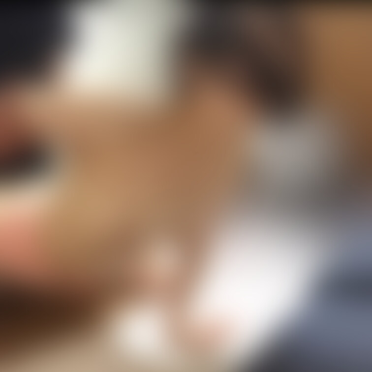 2本練習中の妻
チン○が気持ち良かったらしく咥えてられずイってしまいました

