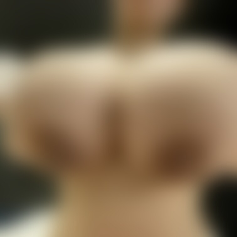 ものすごいデカパイ女とパイズリプレイした時の画像がありましたので投稿いたします。

久々にデカパイとやりたいですね。