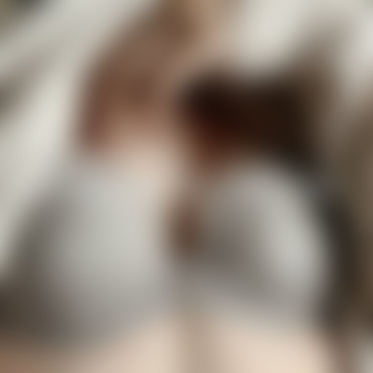 まだまだ寒いからちゃんとセーター着てるよ🧶