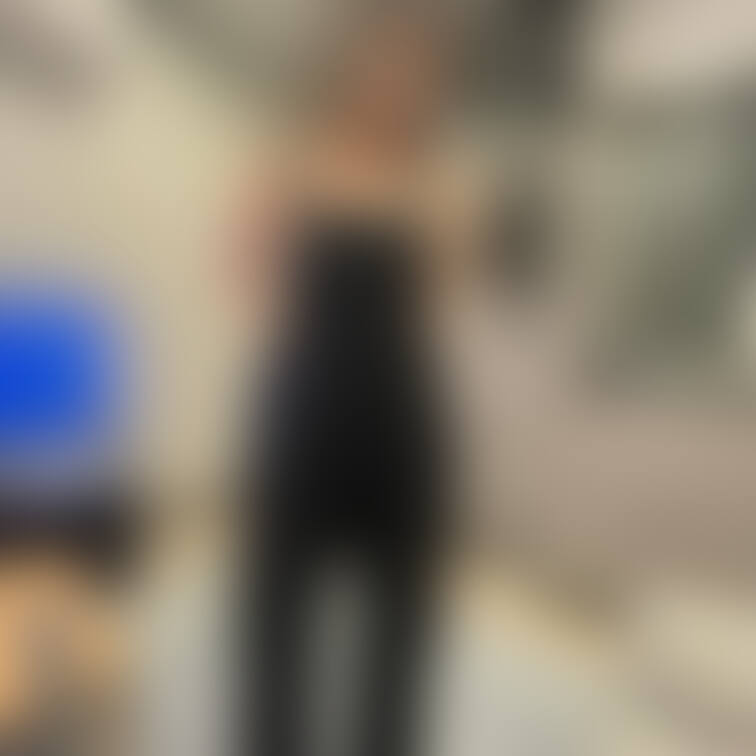 彼女がキャンプ用の服を購入してました！
着用方法はこれで合ってますかね？

近々キャンプ行くので何かエロい動画撮り