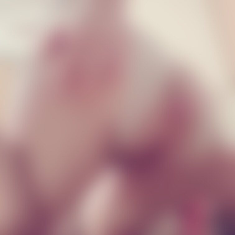 アナルビーズ挿入してます。

おまんこは弄ってないのに、写真撮るだけで濡れて床を汚してしまいました😣