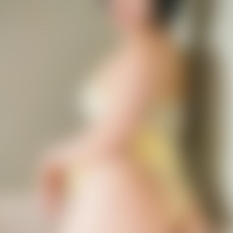 でもホントは脱がせられるのは恥ずかしいからやなの。
