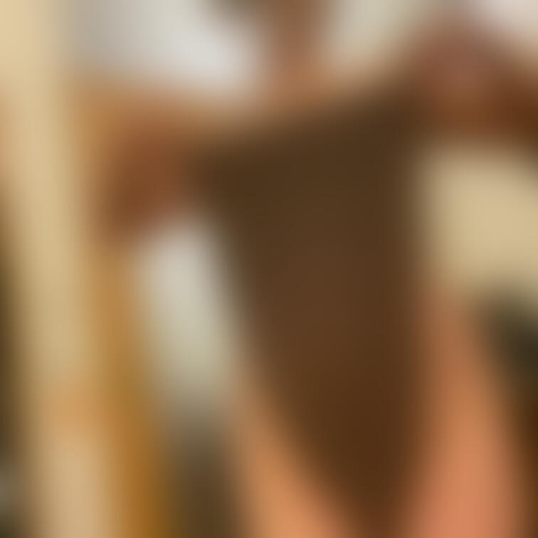 タオル一枚な妻② 
鼠蹊部