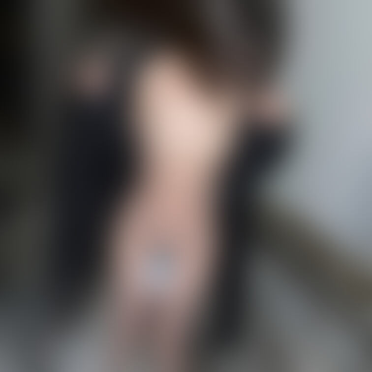 さっきのおじさんは見るだけで触って頂けなかったので、触って頂ける方を探して移動中です😖❤️
🔰私と直接連絡先を交