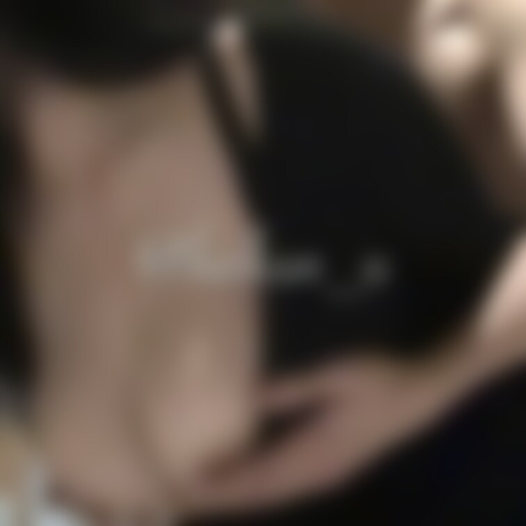 例の美爆乳お○○○さんとタイトワンピ着衣のまま生ハメ。
超早漏でイキまくり。色気半端じゃないです。