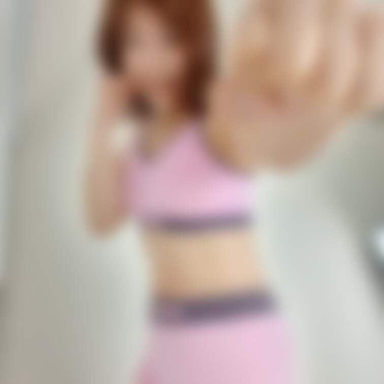 最近むっちりしてきた熟女です(笑)
しっかりトレーニングしないとダメですね！

ってことで
キックボクシングをし