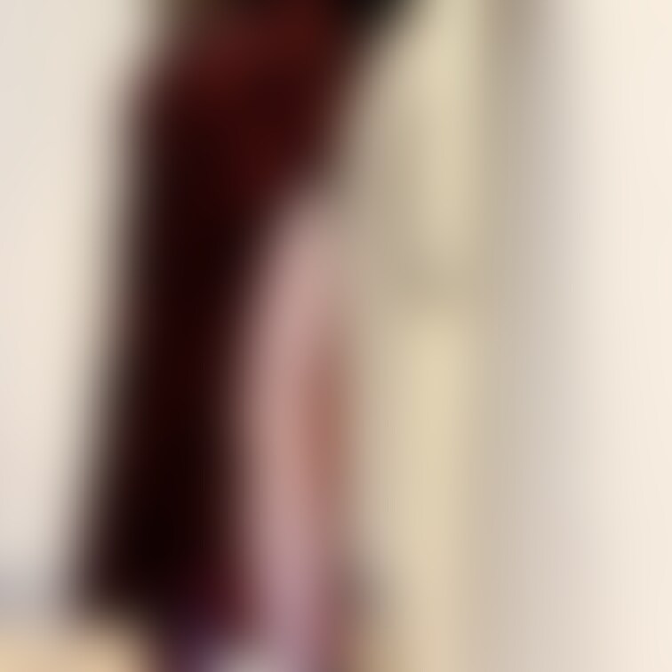 ロングチャイナドレスコスプレです！
年中コスプレしてもらっていますが、ハロウィンに合わせてみました。
基本的にミニ丈