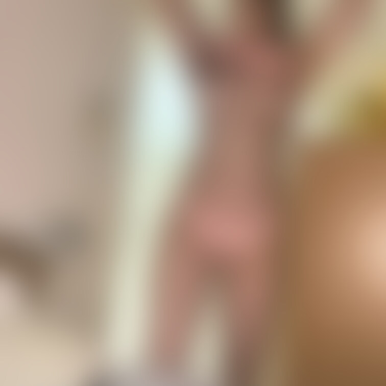 着替え中の妻🤭
おっぱい丸見えに💕