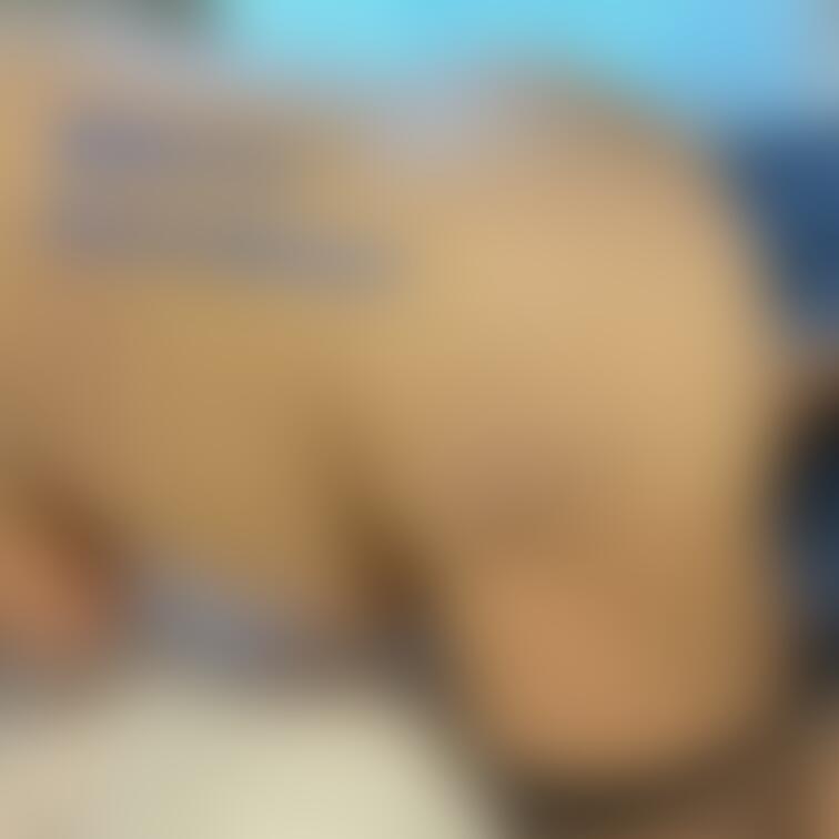 お尻触って