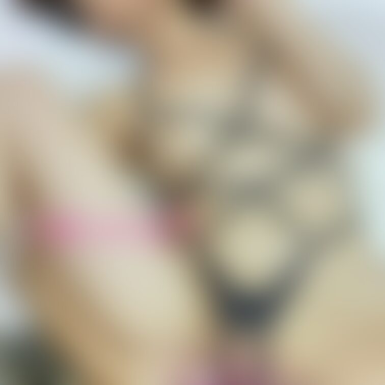 お部屋🏩で上下のお口に挿っちゃって バイブ二刀流～(///∇///)
最後は電マでイっちゃいました❣️ 