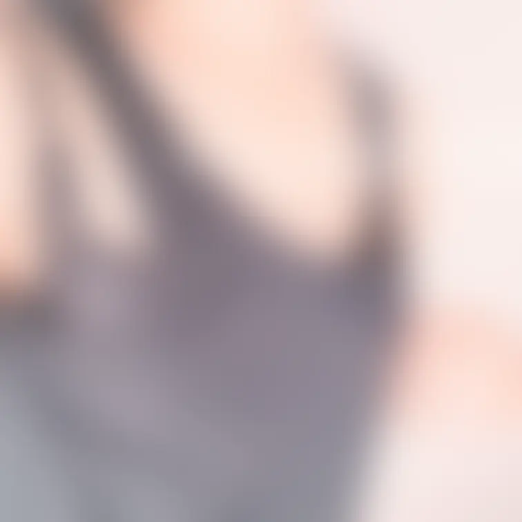 タンクトップからチラリズム👀💕