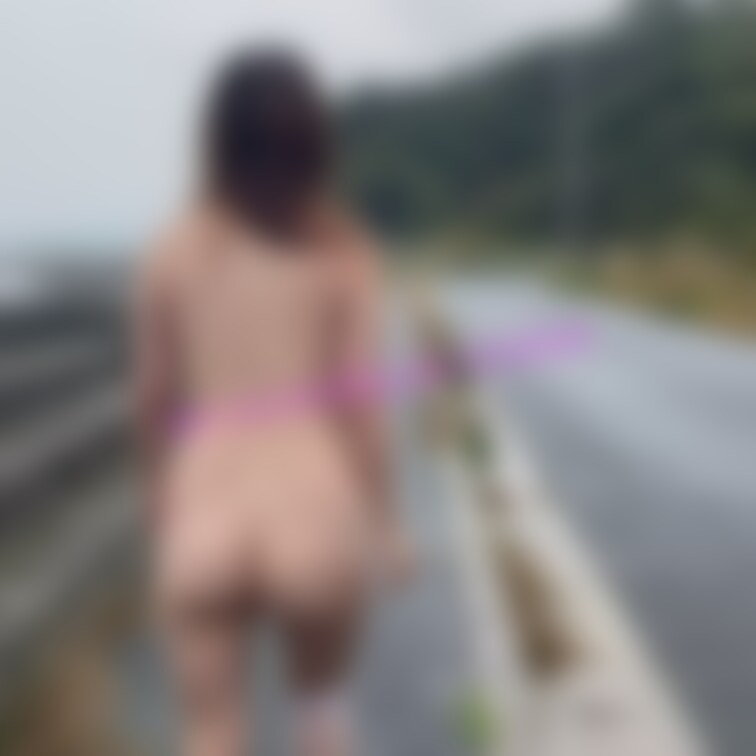 《海にて》
水平線を見たいというので海に連れてきたときに撮影しました😊

ゆきの一言
今月の土曜に撮影しました☺