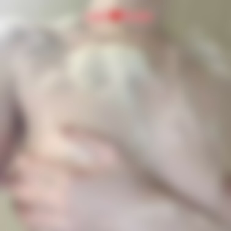 おっぱいを遊んでいます。🥰