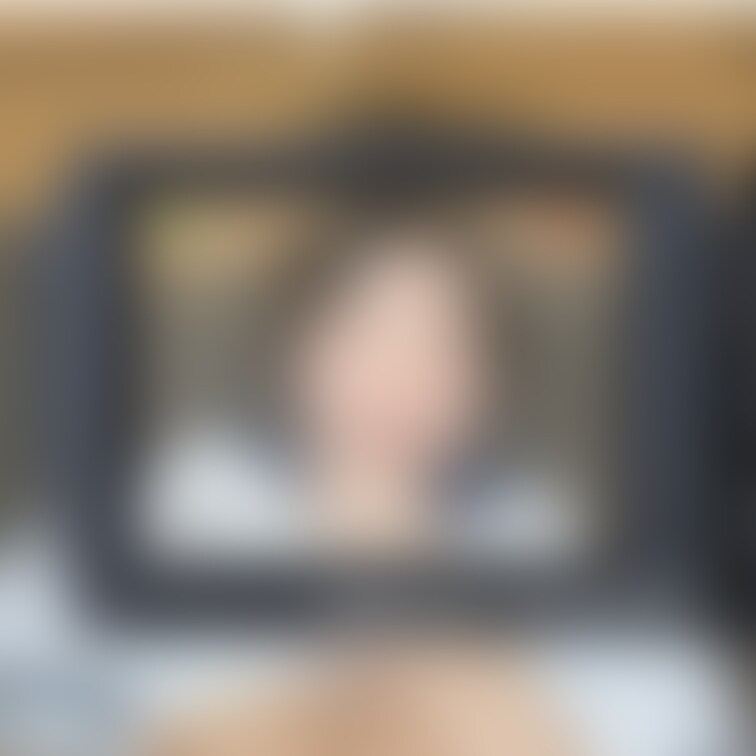 せっかくコスプレするならいっぱい撮りたい😄

とりあえず、いいなり人妻役で撮影してみた🥹

人妻ってだけで興奮度