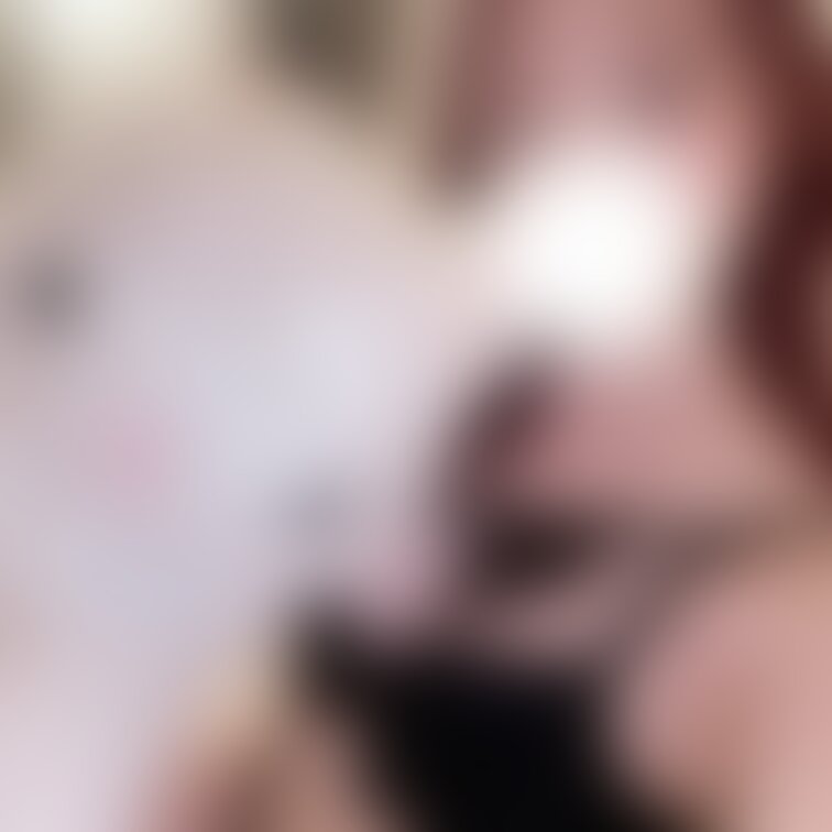 お家でぬいぐるみと戯れてるOLちゃん