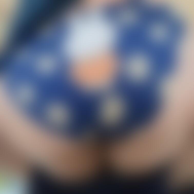 お仕事でおうちに帰れないお百です。今撮りたてのおしりをちらり。おしりの穴が見えちゃった♡♡明日の夜もまた投稿してきますの