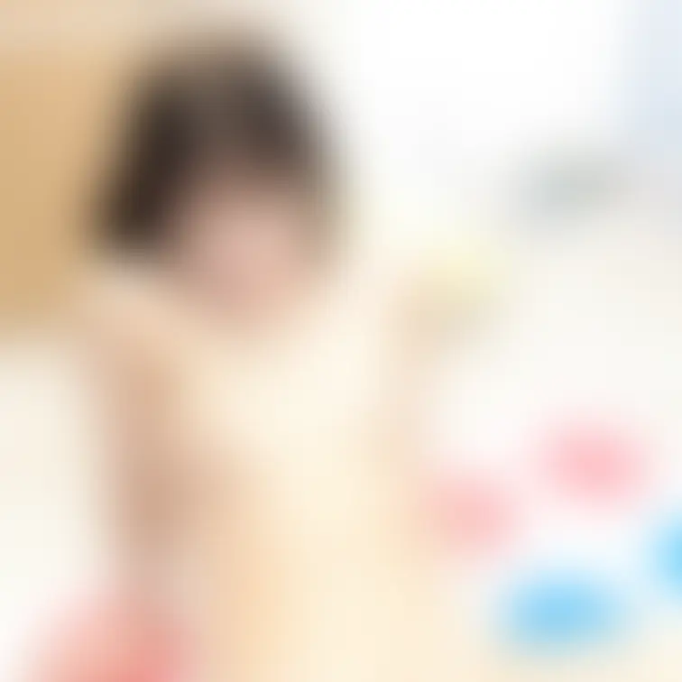 りんの全裸ツイスター中の一枚。初対面でしたが、長時間の撮影にもかかわらず最後まで全力でやり切ってくれました。
セク